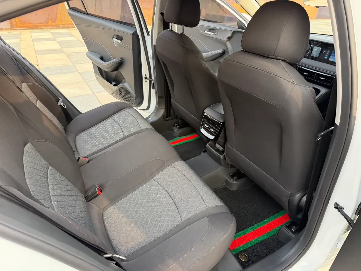 2023 Roewe i5 1.5L 129HP L4 5MT,autocango,china used car exporter,china ev exporter,chinese used car exporter,chinese used ev exporter