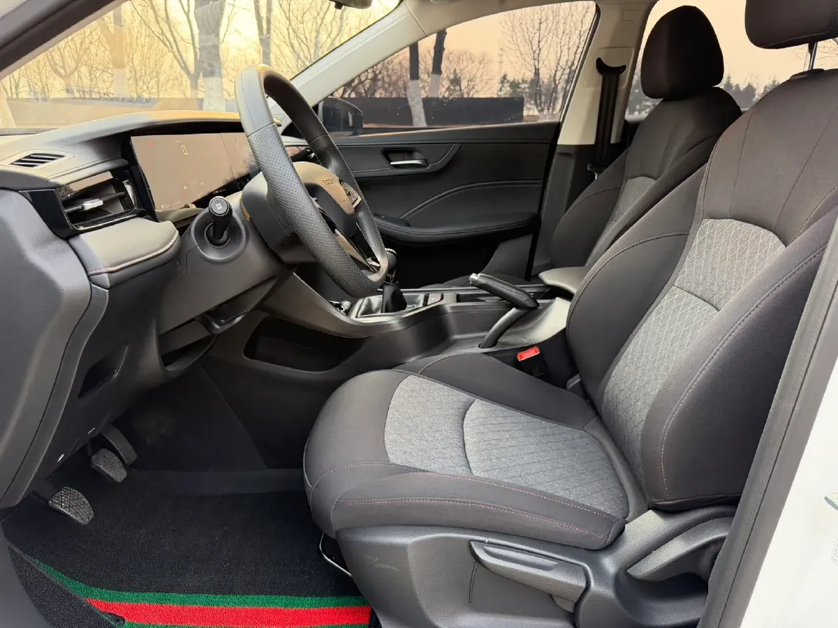 2023 Roewe i5 1.5L 129HP L4 5MT,autocango,china used car exporter,china ev exporter,chinese used car exporter,chinese used ev exporter