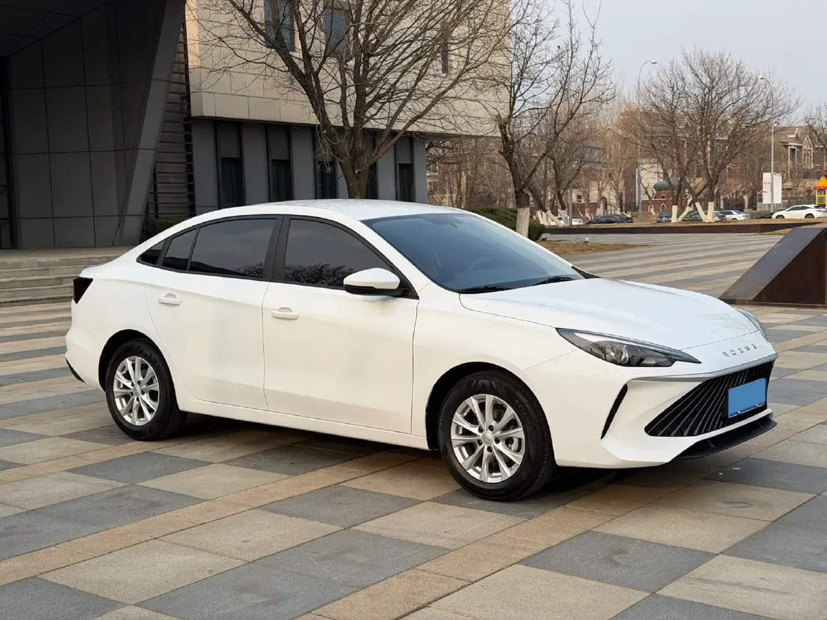 2023 Roewe i5 1.5L 129HP L4 5MT,autocango,china used car exporter,china ev exporter,chinese used car exporter,chinese used ev exporter