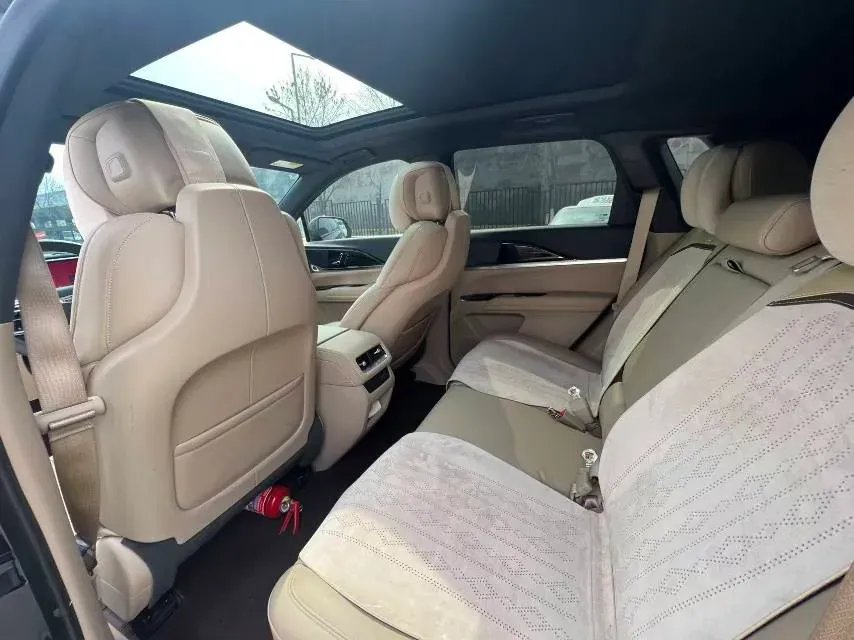 2025 Cadillac XT5 2.0T 237HP L4 9AT,autocango,china used car exporter,china ev exporter,chinese used car exporter,chinese used ev exporter