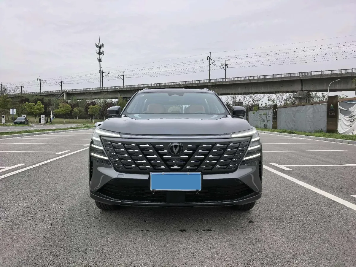 2025 ChangAn CS75 Plus 1.5T 192HP L4 8AT,autocango,china used car exporter,china ev exporter,chinese used car exporter,chinese used ev exporter