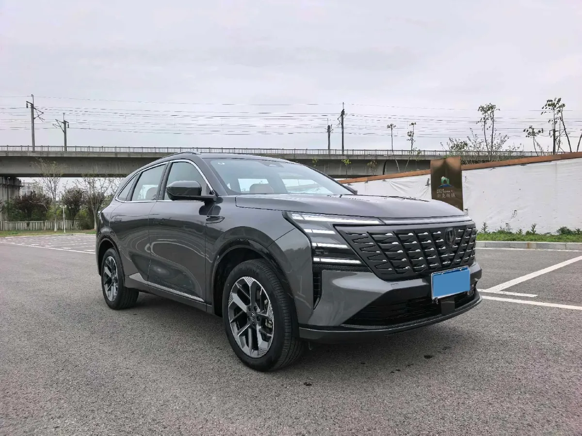 2025 ChangAn CS75 Plus 1.5T 192HP L4 8AT,autocango,china used car exporter,china ev exporter,chinese used car exporter,chinese used ev exporter