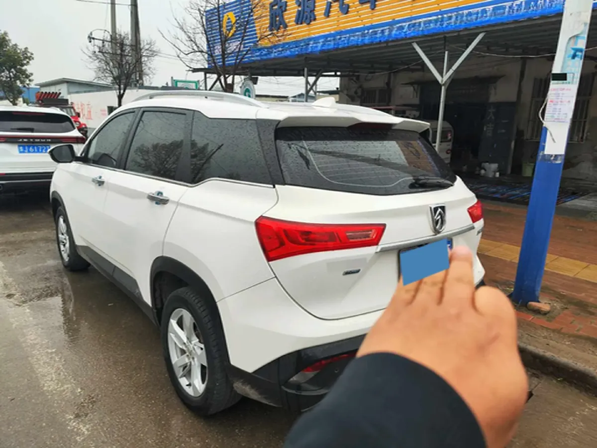 2018 BaoJun 530 1.5T 150HP L4 6MT,autocango,china used car exporter,china ev exporter,chinese used car exporter,chinese used ev exporter