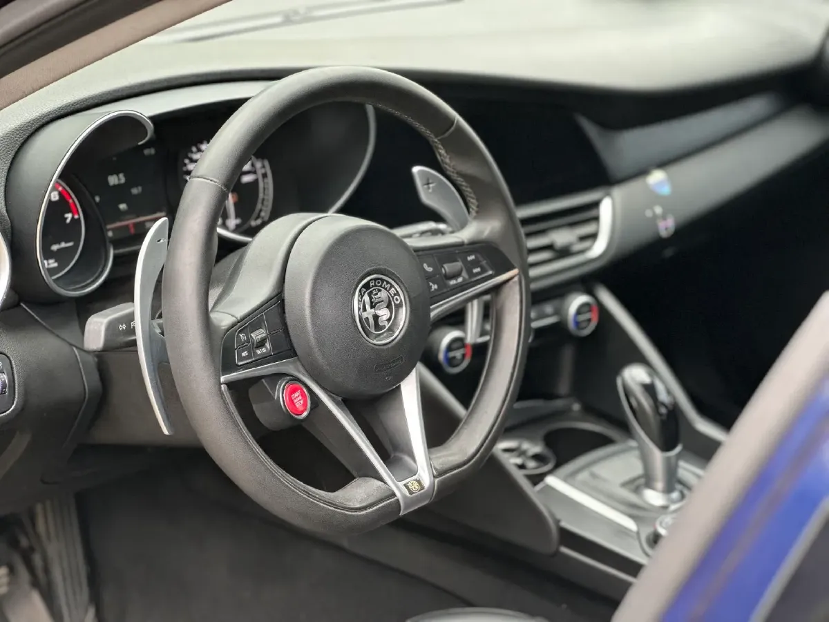 2017 Ford Mustang 2.3T 314HP L4 6AT,autocango,china used car exporter,china ev exporter,chinese used car exporter,chinese used ev exporter