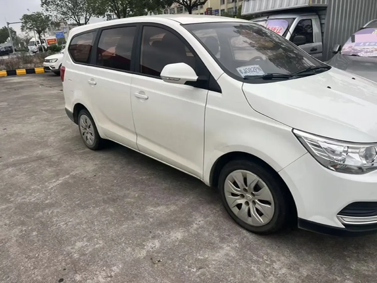 2019 BaoJun 730 1.5L 105HP L4 6MT,autocango,china used car exporter,china ev exporter,chinese used car exporter,chinese used ev exporter
