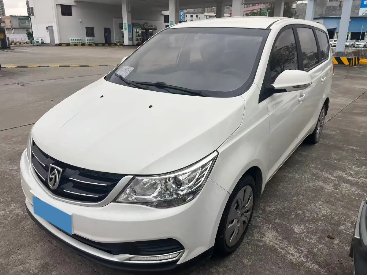 2019 BaoJun 730 1.5L 105HP L4 6MT,autocango,china used car exporter,china ev exporter,chinese used car exporter,chinese used ev exporter
