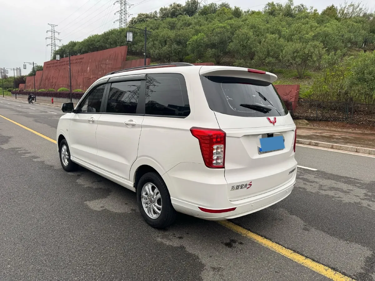 2019 WuLing HongGuang 1.5L 99HP L4 6MT,autocango,china used car exporter,china ev exporter,chinese used car exporter,chinese used ev exporter