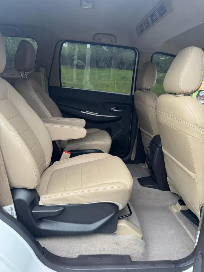 2019 WuLing HongGuang 1.5L 99HP L4 6MT,autocango,china used car exporter,china ev exporter,chinese used car exporter,chinese used ev exporter