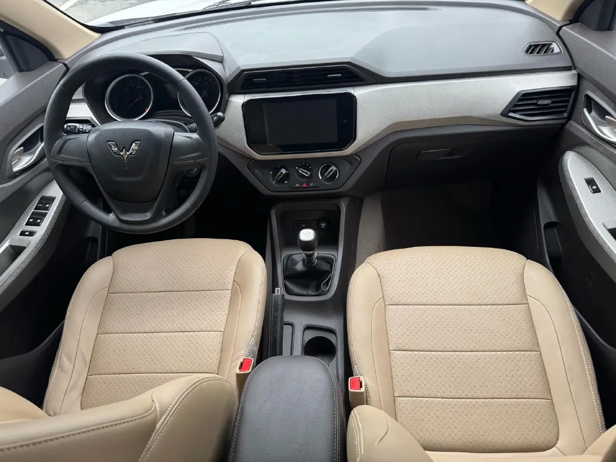 2019 WuLing HongGuang 1.5L 99HP L4 6MT,autocango,china used car exporter,china ev exporter,chinese used car exporter,chinese used ev exporter