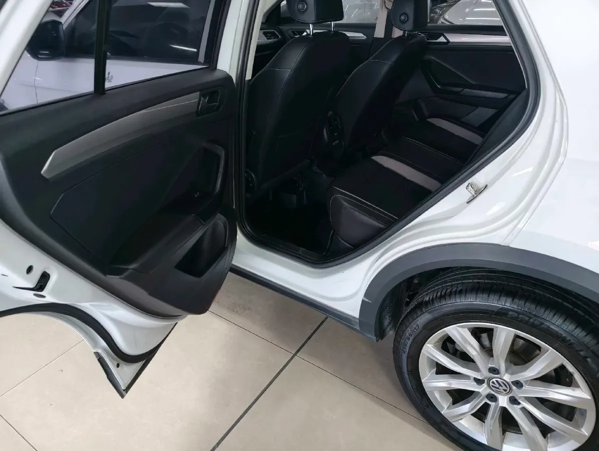2020 Volkswagen T-Roc 1.4T 150HP L4 7DCT,autocango,china used car exporter,china ev exporter,chinese used car exporter,chinese used ev exporter