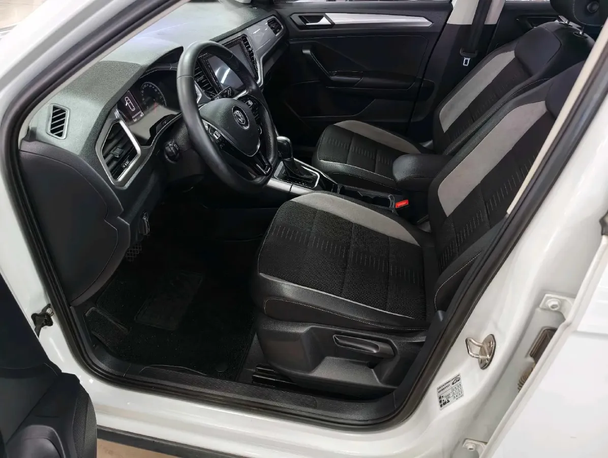 2020 Volkswagen T-Roc 1.4T 150HP L4 7DCT,autocango,china used car exporter,china ev exporter,chinese used car exporter,chinese used ev exporter