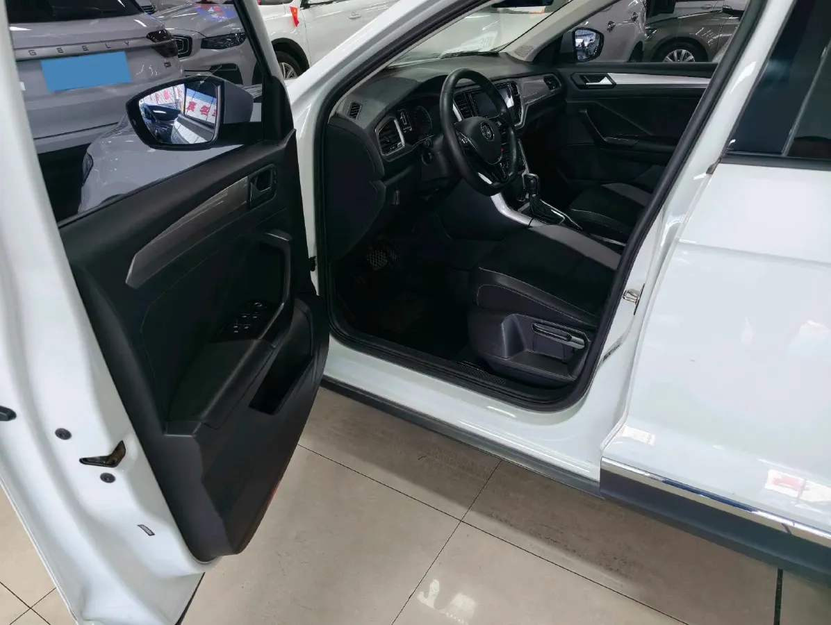 2020 Volkswagen T-Roc 1.4T 150HP L4 7DCT,autocango,china used car exporter,china ev exporter,chinese used car exporter,chinese used ev exporter