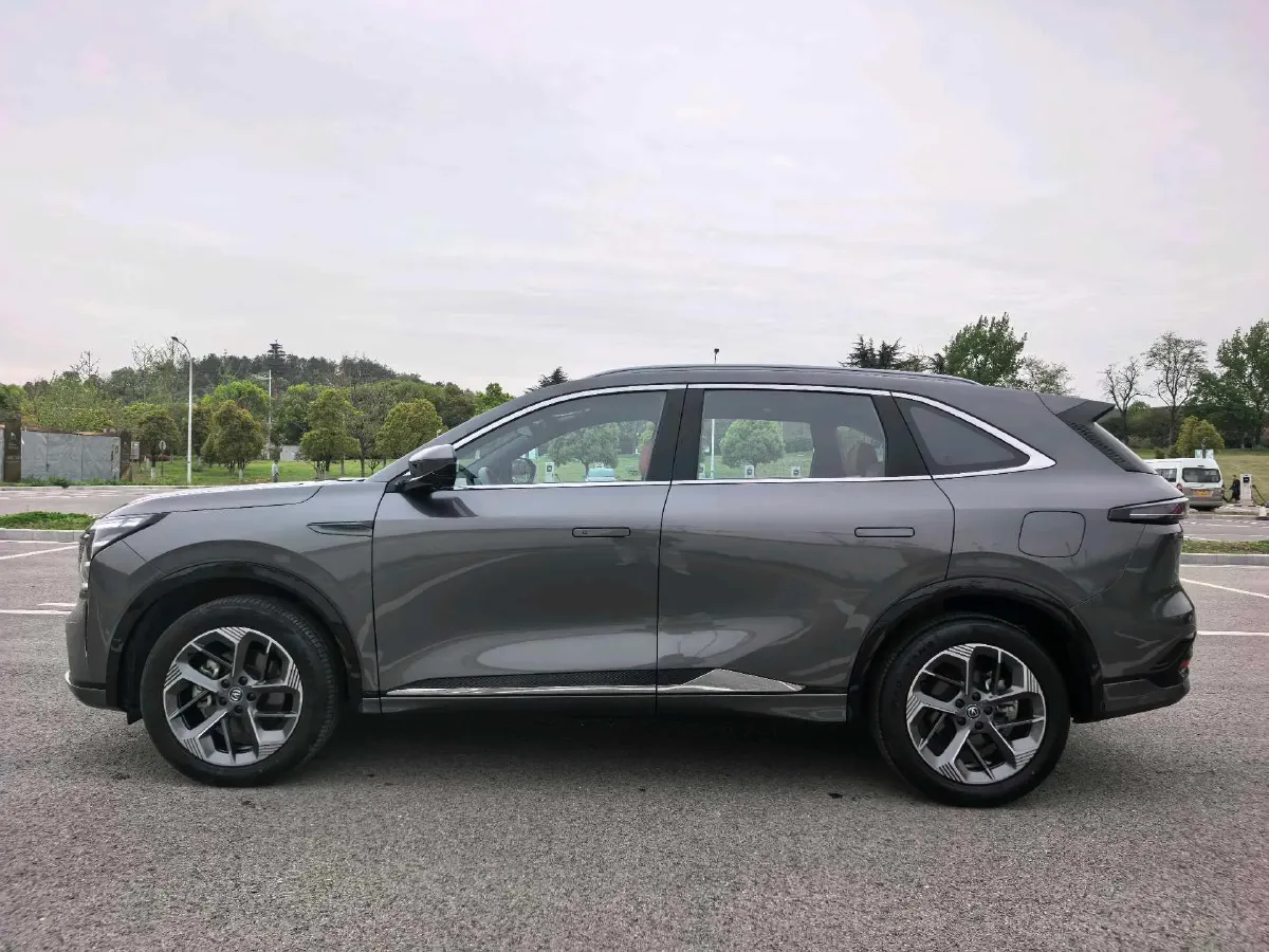 2025 ChangAn CS75 Plus 1.5T 192HP L4 8AT,autocango,china used car exporter,china ev exporter,chinese used car exporter,chinese used ev exporter