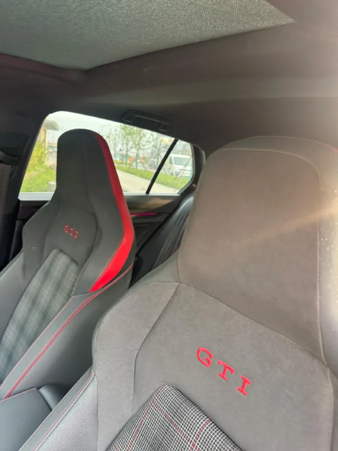 2023 Volkswagen GolfGTI 2.0T 220HP L4 7DCT,autocango,china used car exporter,china ev exporter,chinese used car exporter,chinese used ev exporter