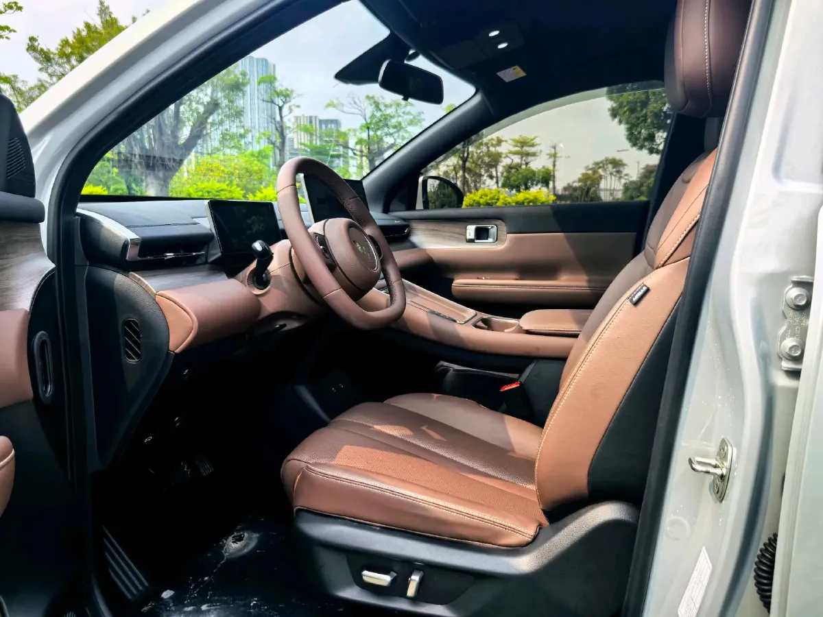 2024 WuLing XingGuangS 1.5L 106HP L4 E-CVT PHEV 20.5KWH,autocango,china used car exporter,china ev exporter,chinese used car exporter,chinese used ev exporter