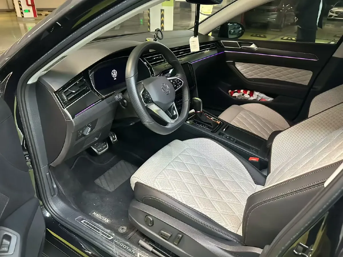 2023 Volkswagen Magotan 2.0T 186HP L4 7DCT,autocango,china used car exporter,china ev exporter,chinese used car exporter,chinese used ev exporter