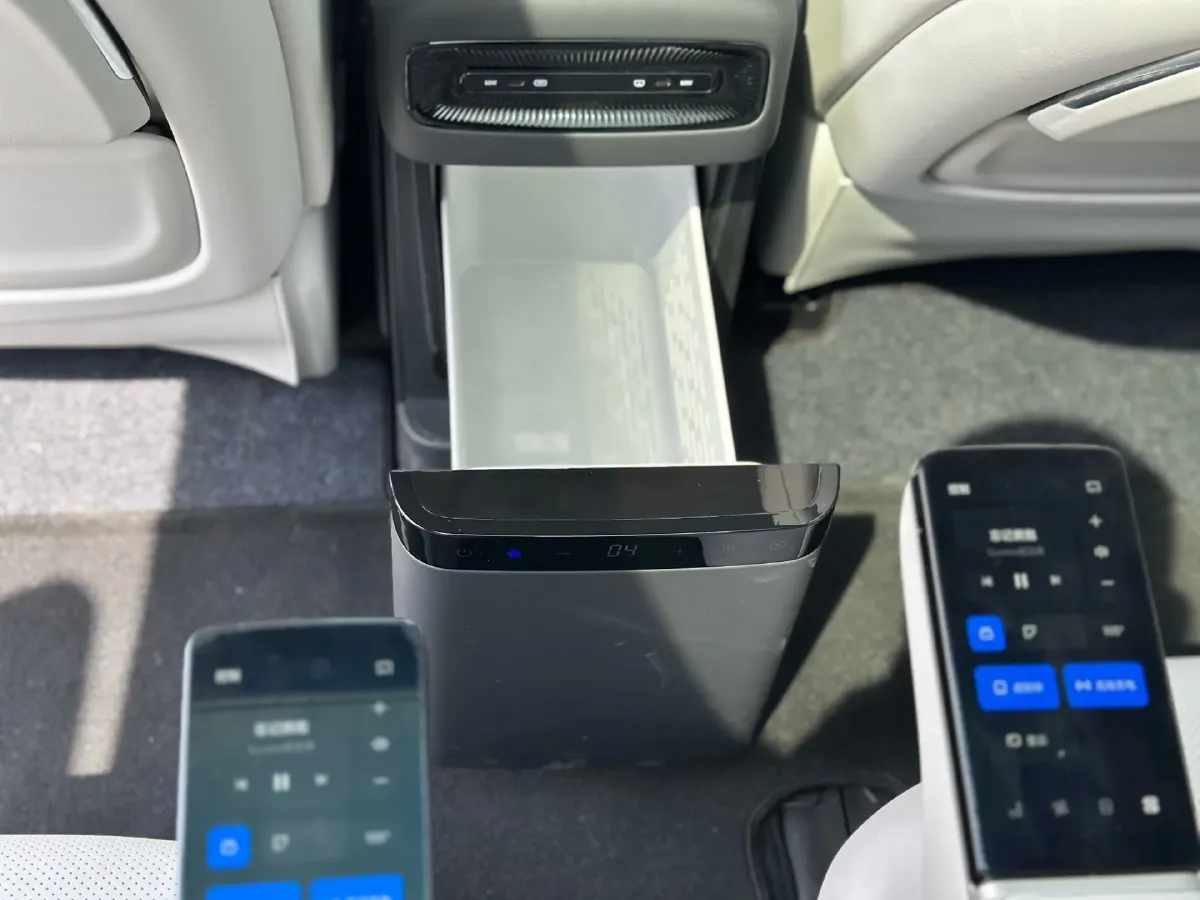 2025 Voyah Dream 1.5T 150HP L4 PHEV 41.7KWH,autocango,china used car exporter,china ev exporter,chinese used car exporter,chinese used ev exporter