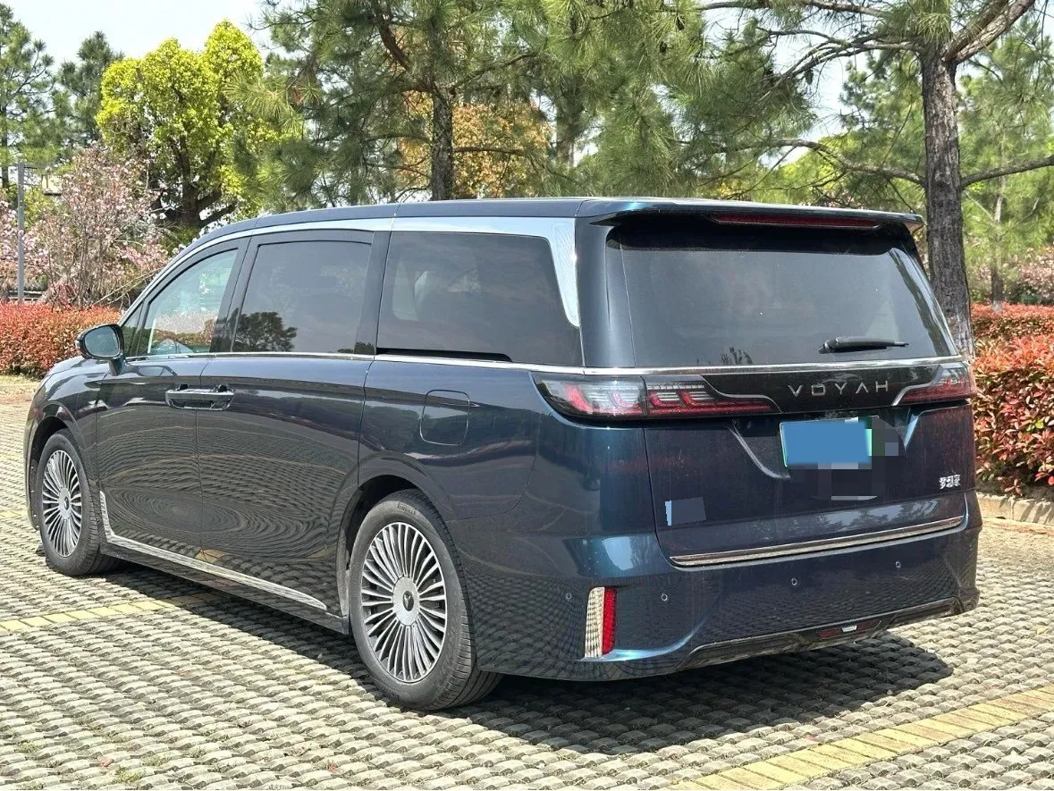 2025 Voyah Dream 1.5T 150HP L4 PHEV 41.7KWH,autocango,china used car exporter,china ev exporter,chinese used car exporter,chinese used ev exporter