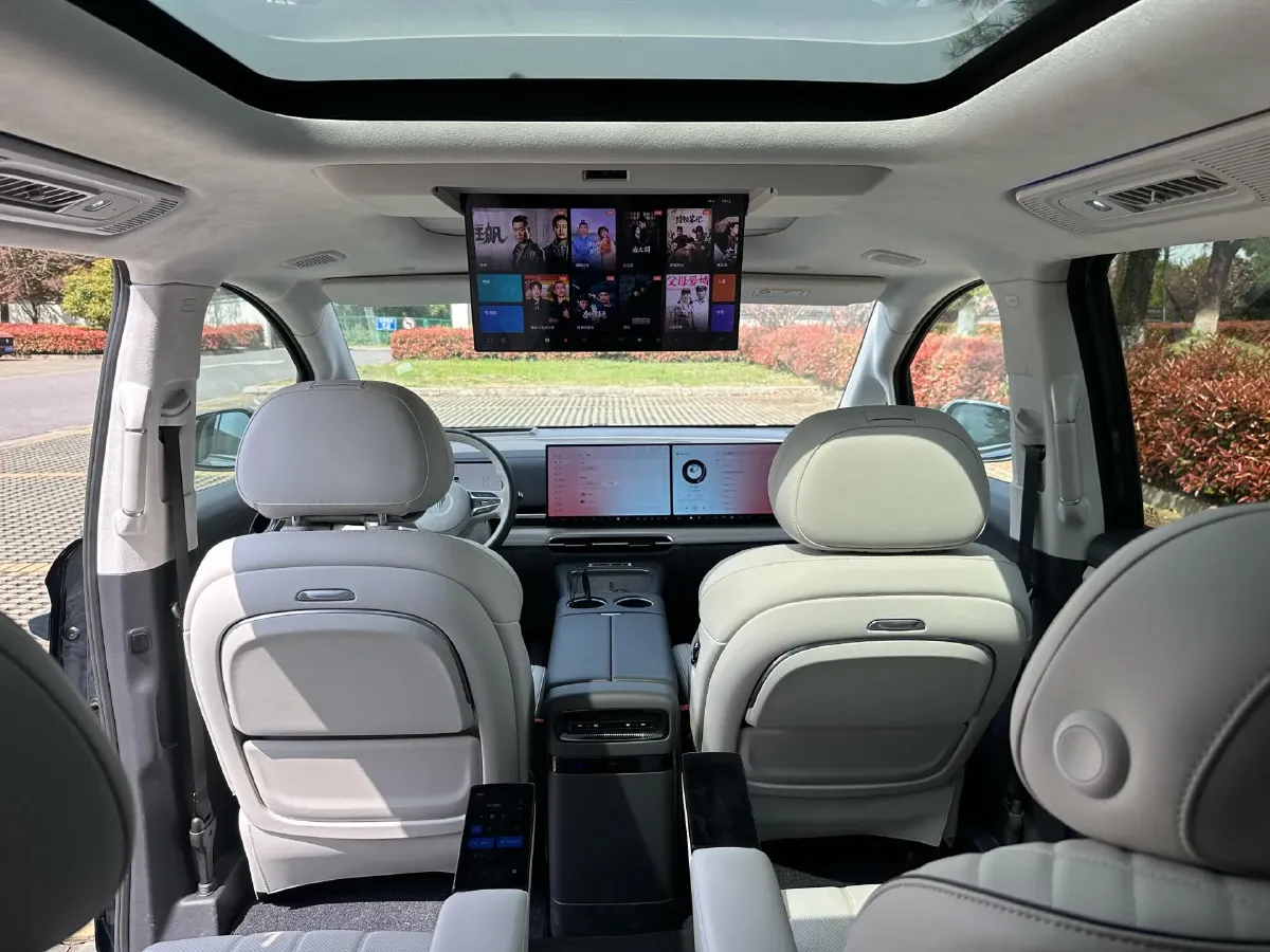 2025 Voyah Dream 1.5T 150HP L4 PHEV 41.7KWH,autocango,china used car exporter,china ev exporter,chinese used car exporter,chinese used ev exporter