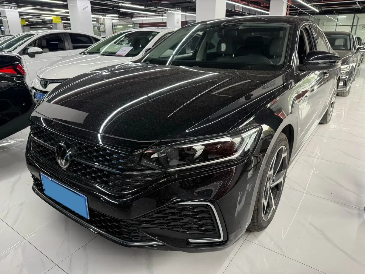 2024 Volkswagen Passat 2.0T 186HP L4 7DCT,autocango,china used car exporter,china ev exporter,chinese used car exporter,chinese used ev exporter