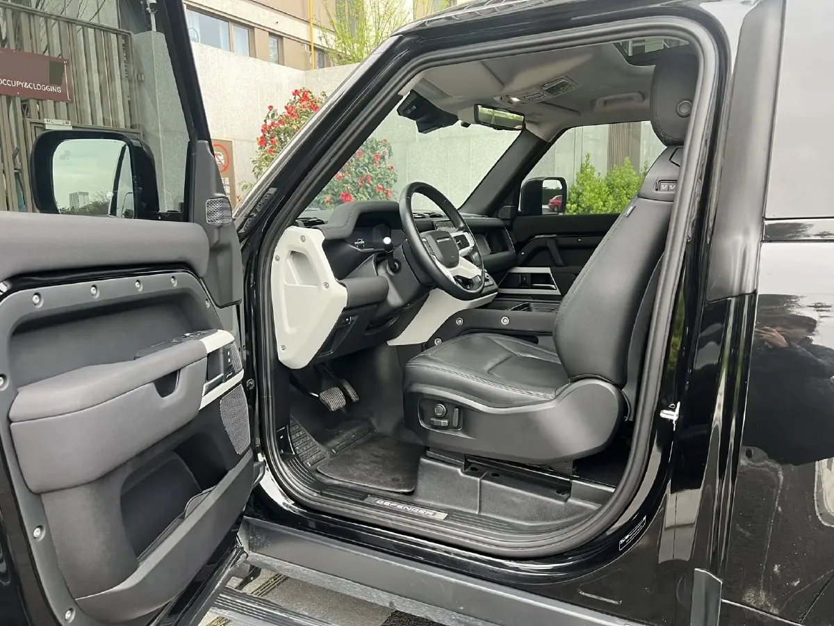 2022 Land Rover Defender 3.0T 400HP L6 8AT,autocango,china used car exporter,china ev exporter,chinese used car exporter,chinese used ev exporter