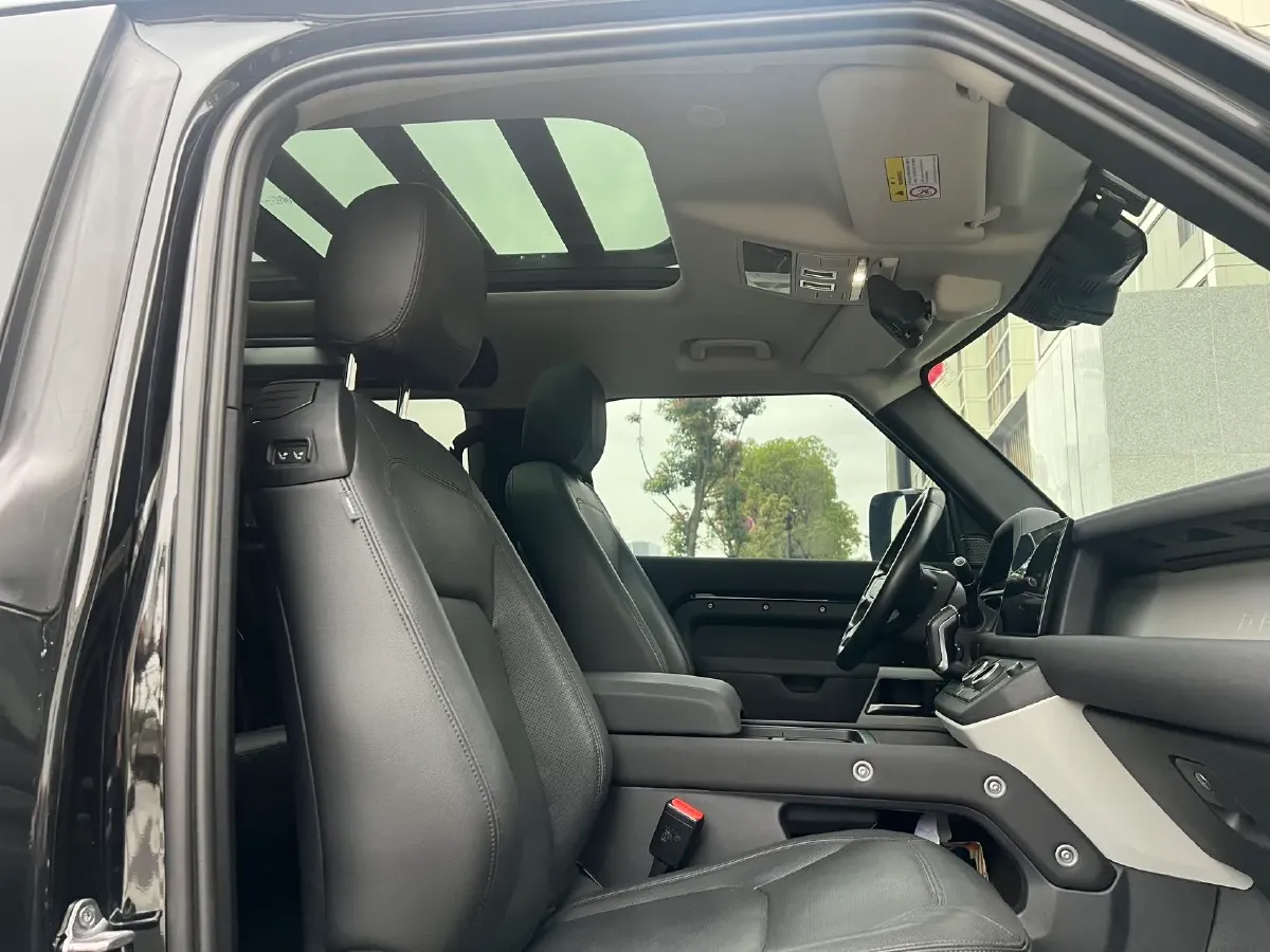 2022 Land Rover Defender 3.0T 400HP L6 8AT,autocango,china used car exporter,china ev exporter,chinese used car exporter,chinese used ev exporter