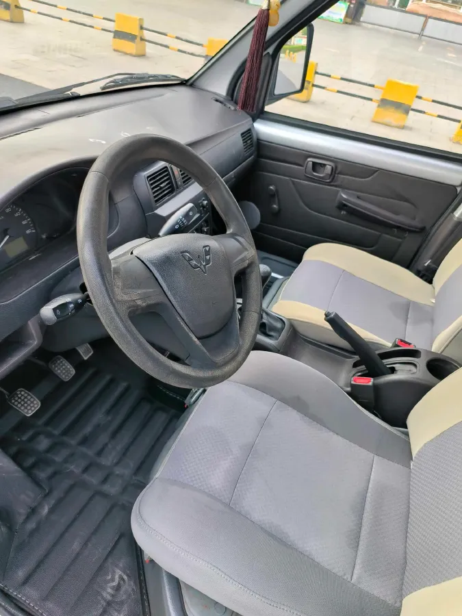 2021 WuLing RongGuang Mini Truck 1.5L 99HP L4 5MT,autocango,china used car exporter,china ev exporter,chinese used car exporter,chinese used ev exporter