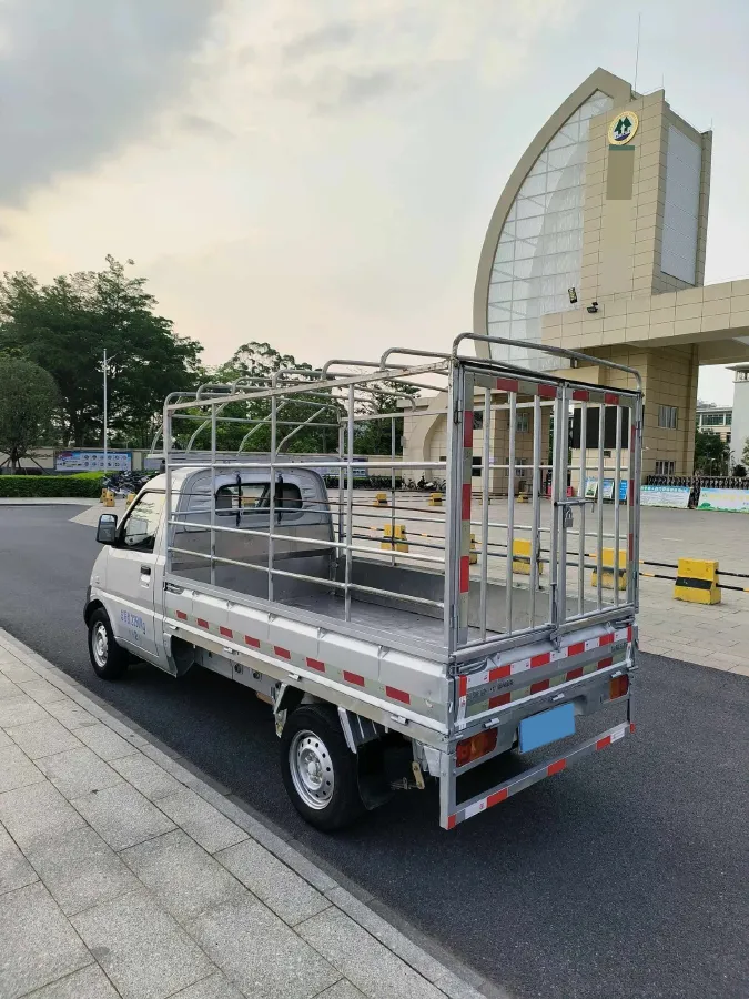 2021 WuLing RongGuang Mini Truck 1.5L 99HP L4 5MT,autocango,china used car exporter,china ev exporter,chinese used car exporter,chinese used ev exporter