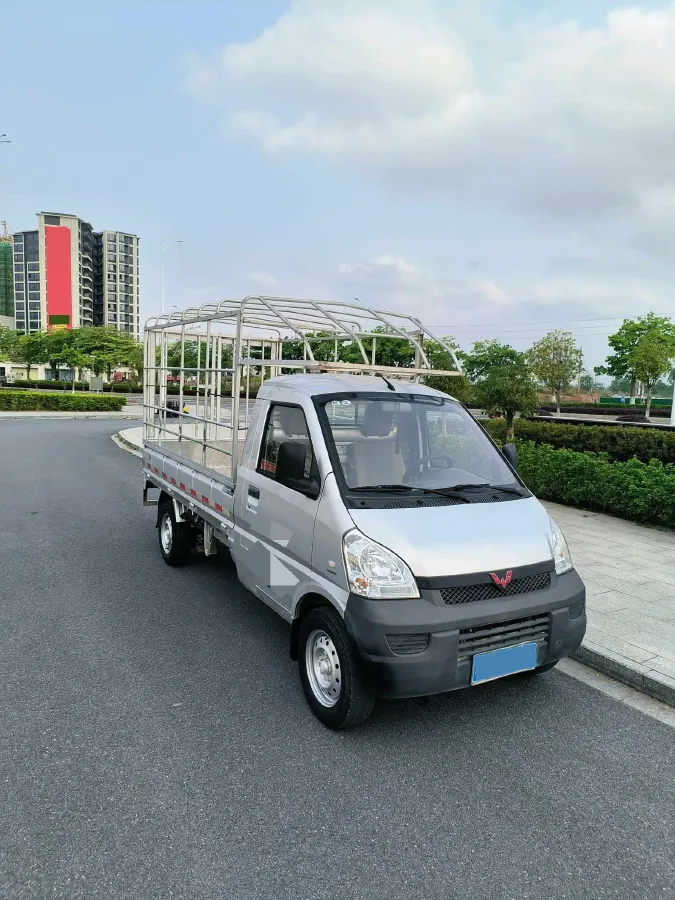 2021 WuLing RongGuang Mini Truck 1.5L 99HP L4 5MT,autocango,china used car exporter,china ev exporter,chinese used car exporter,chinese used ev exporter