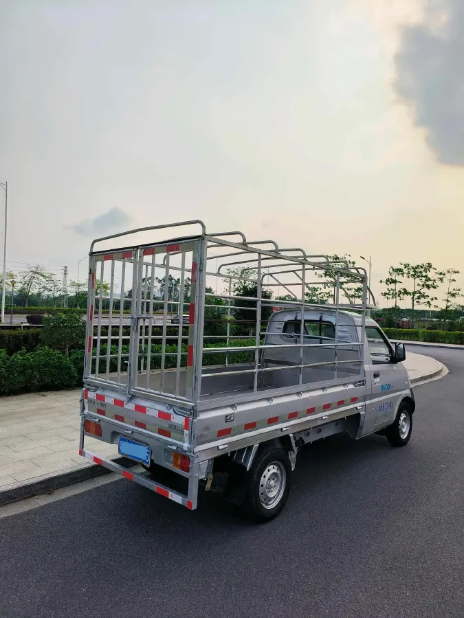 2021 WuLing RongGuang Mini Truck 1.5L 99HP L4 5MT,autocango,china used car exporter,china ev exporter,chinese used car exporter,chinese used ev exporter