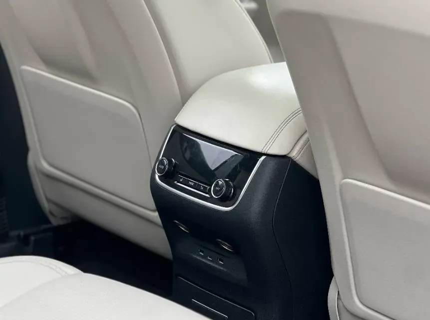 2021 Li ONE Range Extended 131HP REEV 40.5KWH,autocango,china used car exporter,china ev exporter,chinese used car exporter,chinese used ev exporter