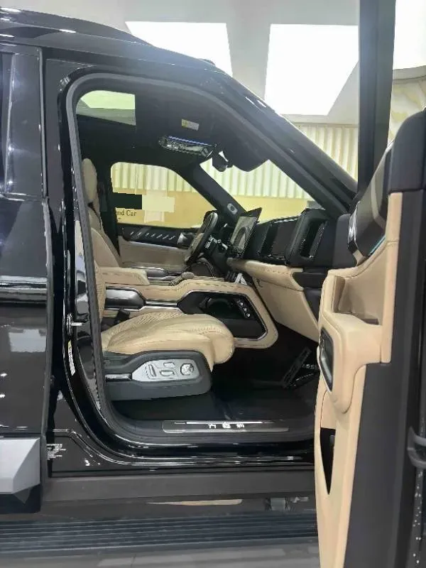 2025 FangChengBao Bao 8 2.0T 245HP L4 E-CVT PHEV 36.8KWH,autocango,china used car exporter,china ev exporter,chinese used car exporter,chinese used ev exporter