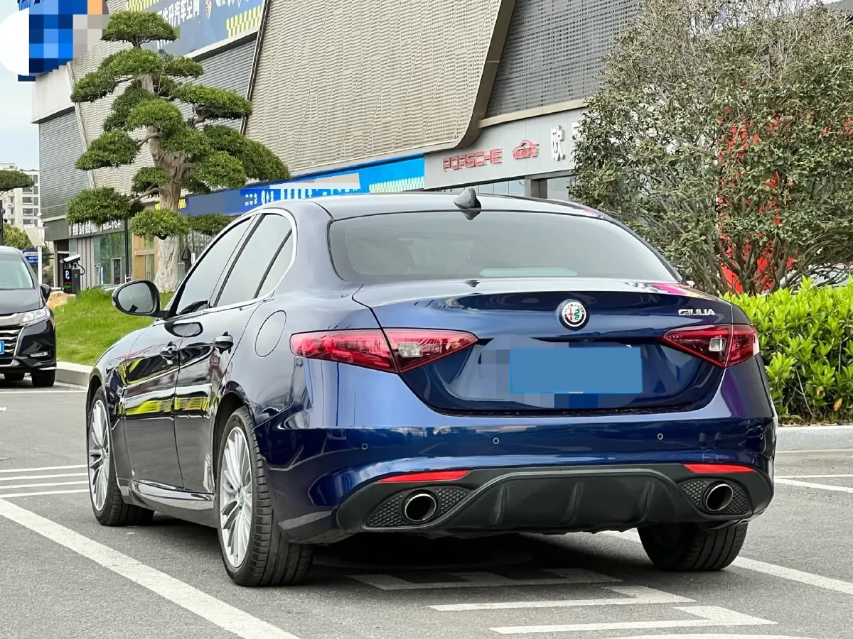2017 Alfa Romeo Giulia 2.0T 280HP L4 8AT,autocango,china used car exporter,china ev exporter,chinese used car exporter,chinese used ev exporter