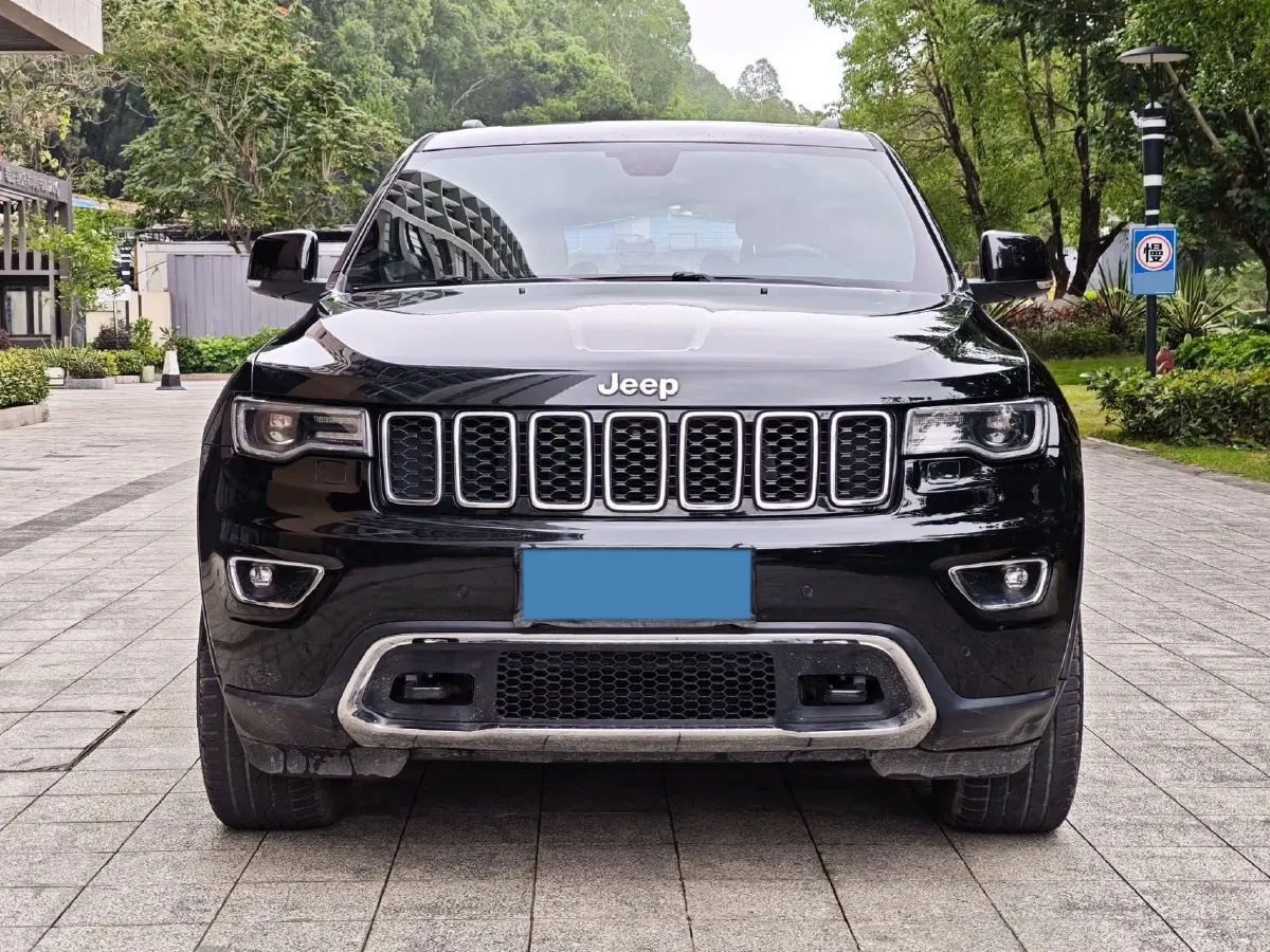 2017 Jeep Grand Cherokee 3.0L 234HP V6 8AT,autocango,china used car exporter,china ev exporter,chinese used car exporter,chinese used ev exporter