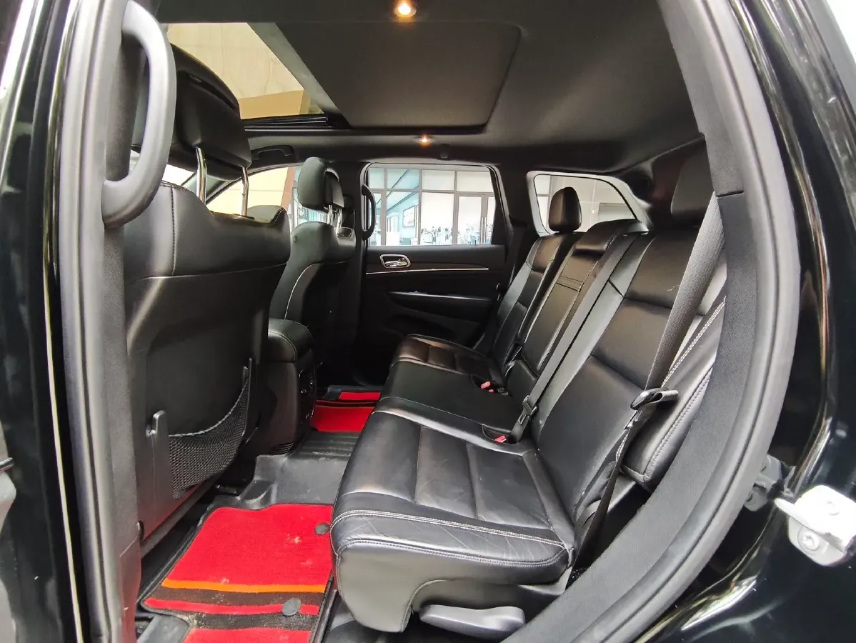 2017 Jeep Grand Cherokee 3.0L 234HP V6 8AT,autocango,china used car exporter,china ev exporter,chinese used car exporter,chinese used ev exporter