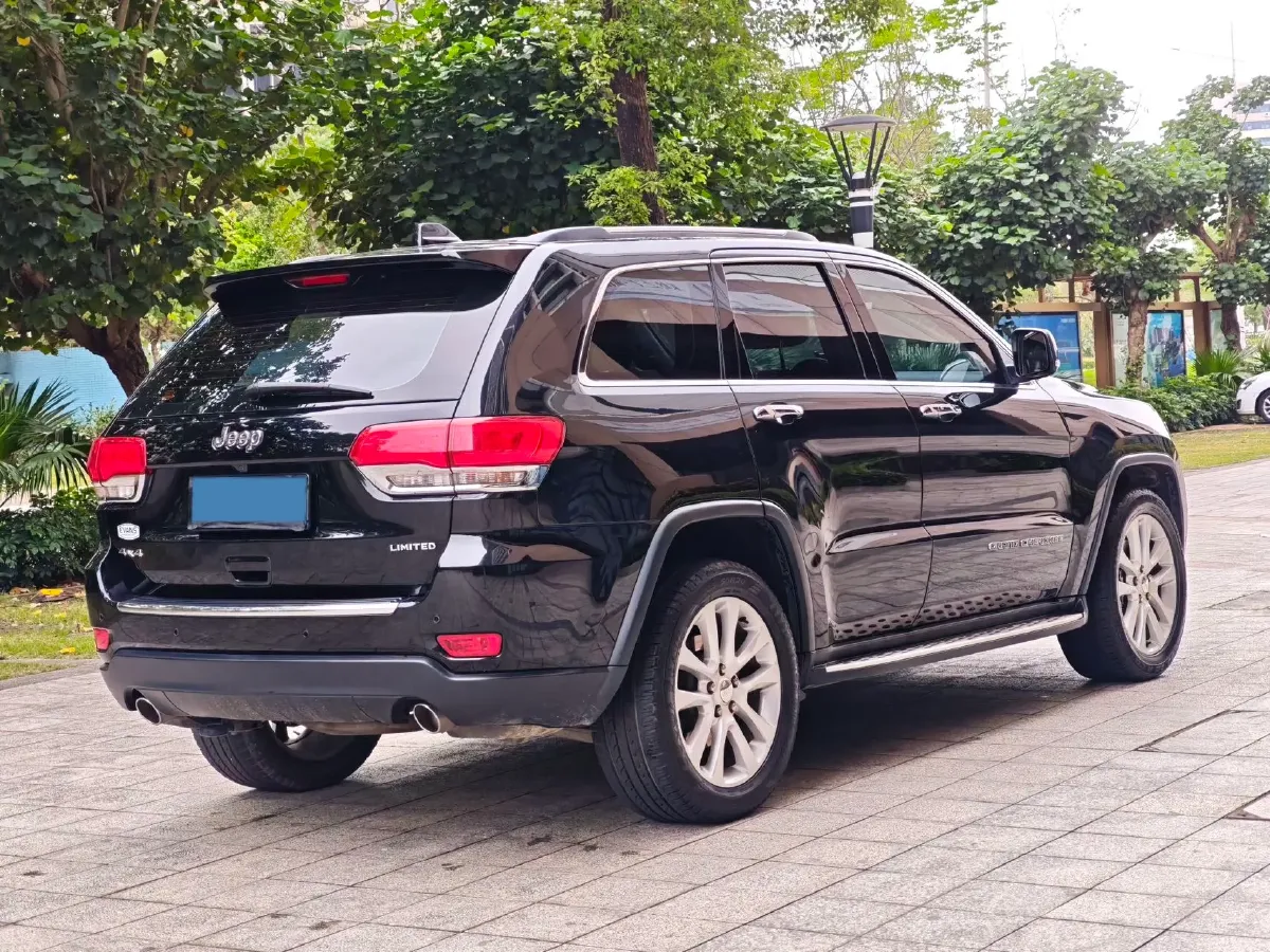 2017 Jeep Grand Cherokee 3.0L 234HP V6 8AT,autocango,china used car exporter,china ev exporter,chinese used car exporter,chinese used ev exporter