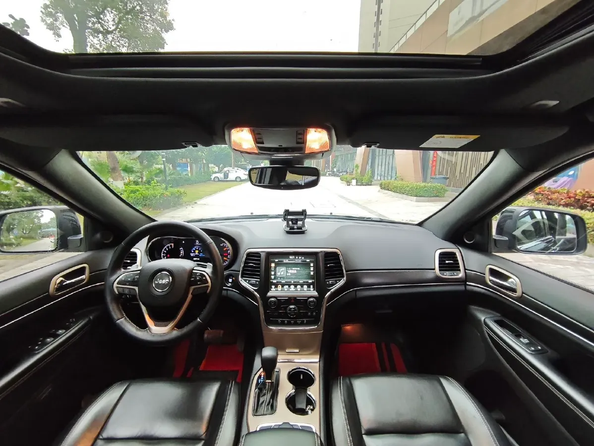 2017 Jeep Grand Cherokee 3.0L 234HP V6 8AT,autocango,china used car exporter,china ev exporter,chinese used car exporter,chinese used ev exporter