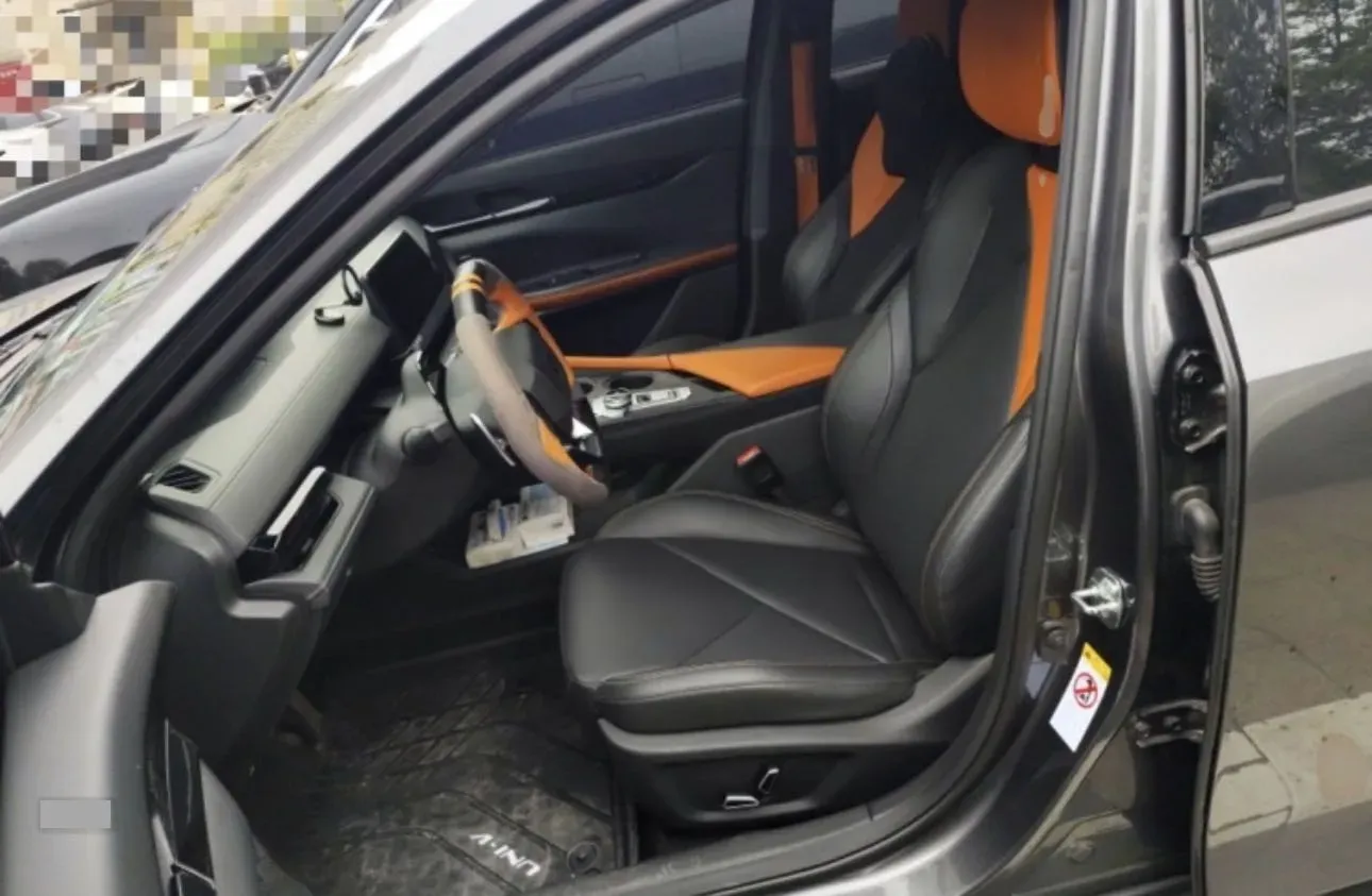 2022 ChangAn UNI-V 1.5T 188HP L4 7DCT,autocango,china used car exporter,china ev exporter,chinese used car exporter,chinese used ev exporter