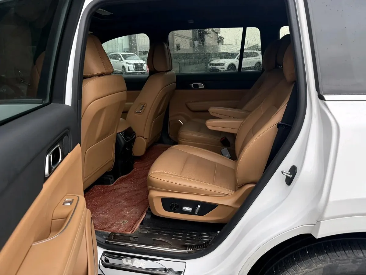 2021 Li ONE Range Extended 131HP REEV 40.5KWH,autocango,china used car exporter,china ev exporter,chinese used car exporter,chinese used ev exporter