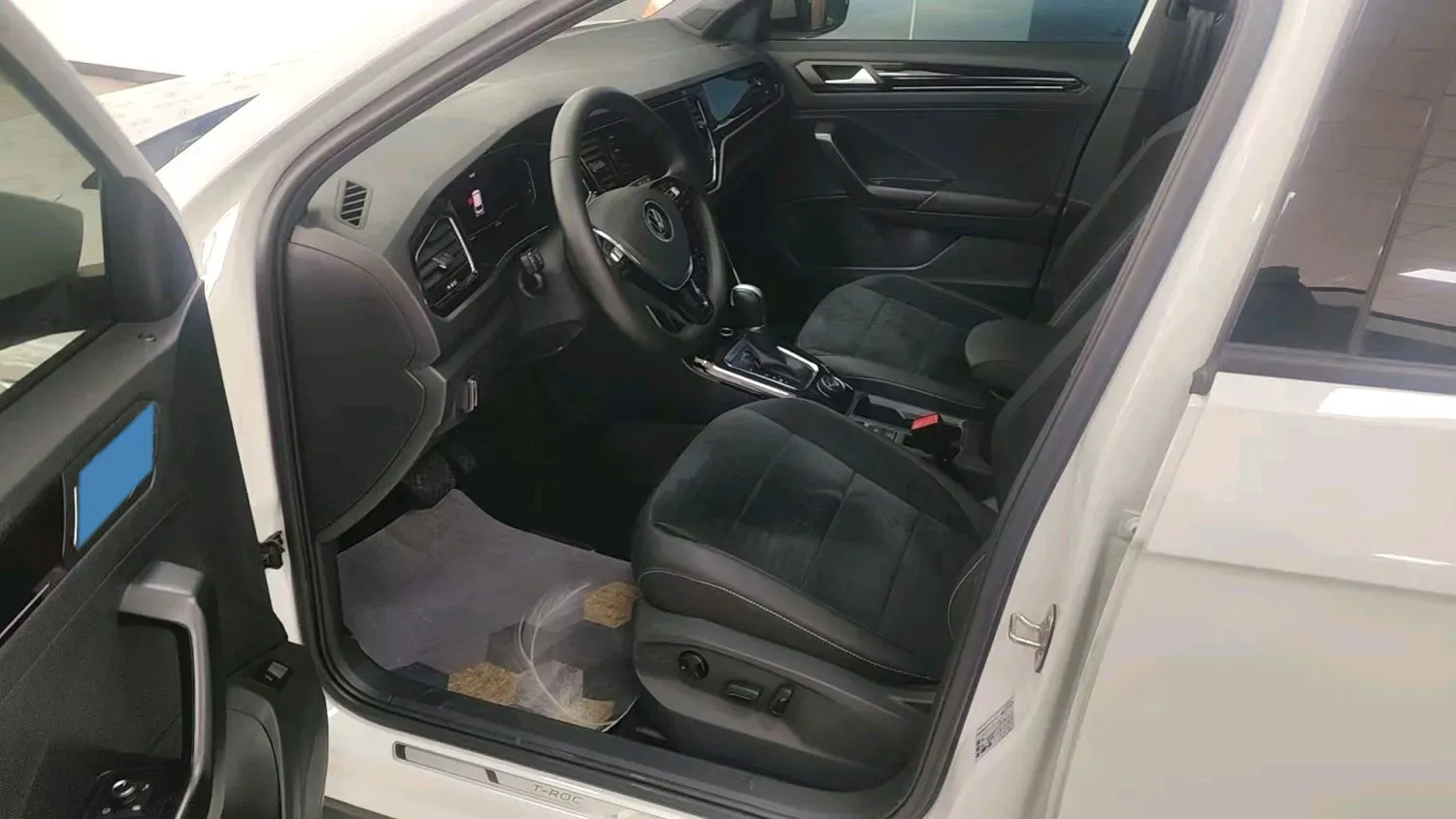 2021 Volkswagen T-Roc 1.4T 150HP L4 7DCT,autocango,china used car exporter,china ev exporter,chinese used car exporter,chinese used ev exporter