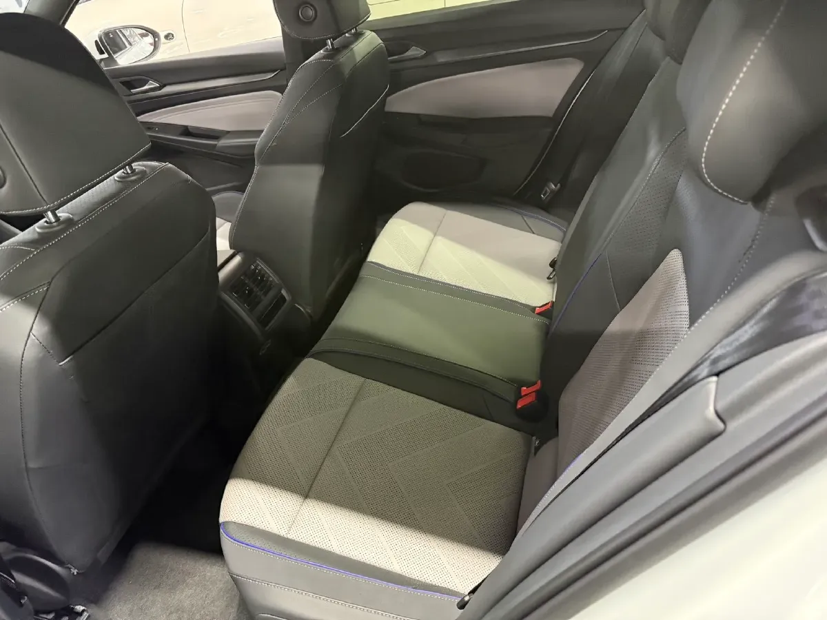 2025 Volkswagen Golf 1.5T 160HP L4 7DCT,autocango,china used car exporter,china ev exporter,chinese used car exporter,chinese used ev exporter