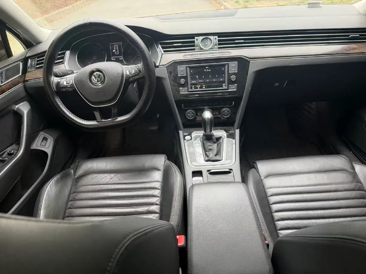 2018 Volkswagen Magotan 1.8T 180HP L4 7DCT,autocango,china used car exporter,china ev exporter,chinese used car exporter,chinese used ev exporter