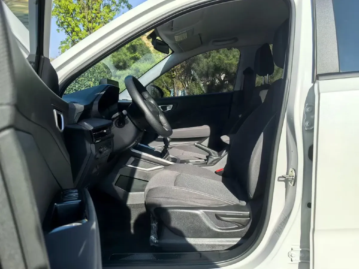 2022 WuLing XingChi 1.5L 99HP L4 6MT,autocango,china used car exporter,china ev exporter,chinese used car exporter,chinese used ev exporter