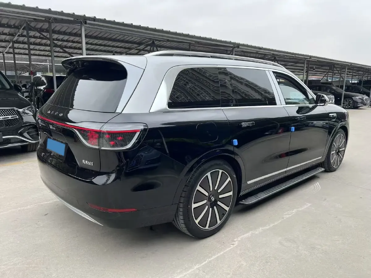 2025 AITO AITO M9 REEV 160HP REEV 52KWH,autocango,china used car exporter,china ev exporter,chinese used car exporter,chinese used ev exporter