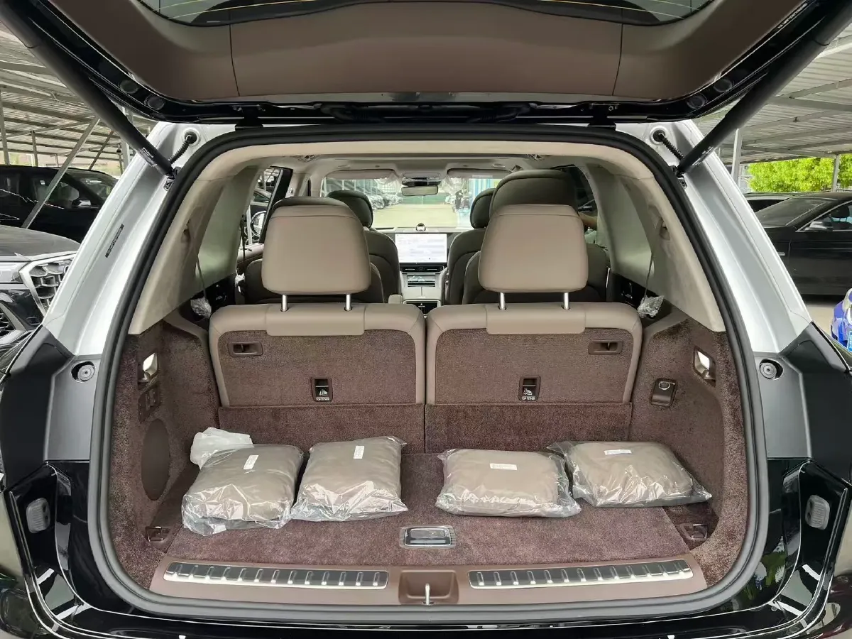 2025 AITO AITO M9 REEV 160HP REEV 52KWH,autocango,china used car exporter,china ev exporter,chinese used car exporter,chinese used ev exporter