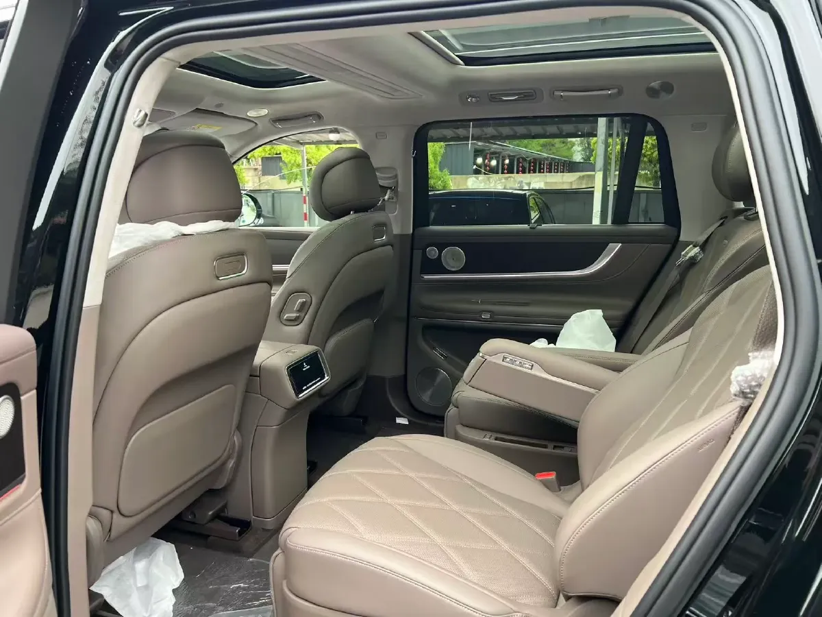 2025 AITO AITO M9 REEV 160HP REEV 52KWH,autocango,china used car exporter,china ev exporter,chinese used car exporter,chinese used ev exporter