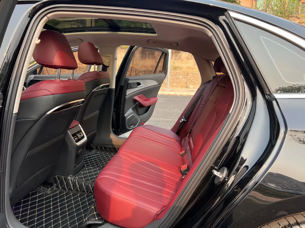 2023 HongQi H5 2.0T 224HP L4 8AT,autocango,china used car exporter,china ev exporter,chinese used car exporter,chinese used ev exporter