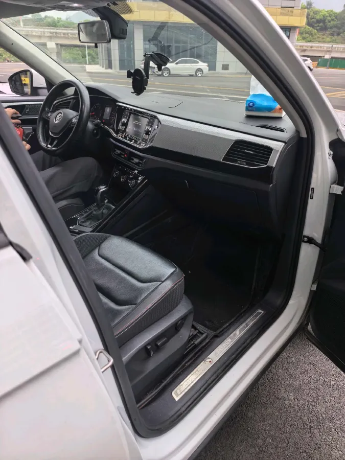 2019 Jeep Cherokee 2.0T 234HP L4 9AT,autocango,china used car exporter,china ev exporter,chinese used car exporter,chinese used ev exporter