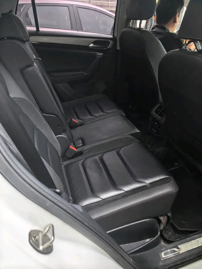2019 Jeep Cherokee 2.0T 234HP L4 9AT,autocango,china used car exporter,china ev exporter,chinese used car exporter,chinese used ev exporter