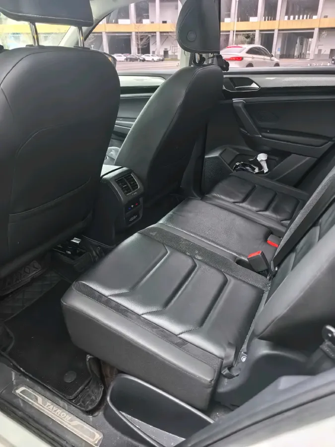 2019 Jeep Cherokee 2.0T 234HP L4 9AT,autocango,china used car exporter,china ev exporter,chinese used car exporter,chinese used ev exporter